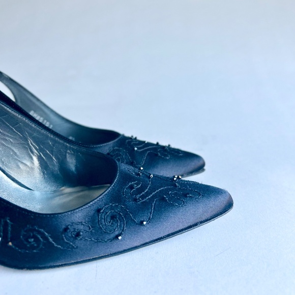 Stuart Weitzman Black Fabric Point Toe Heels size 8.5 - Picture 14 of 14